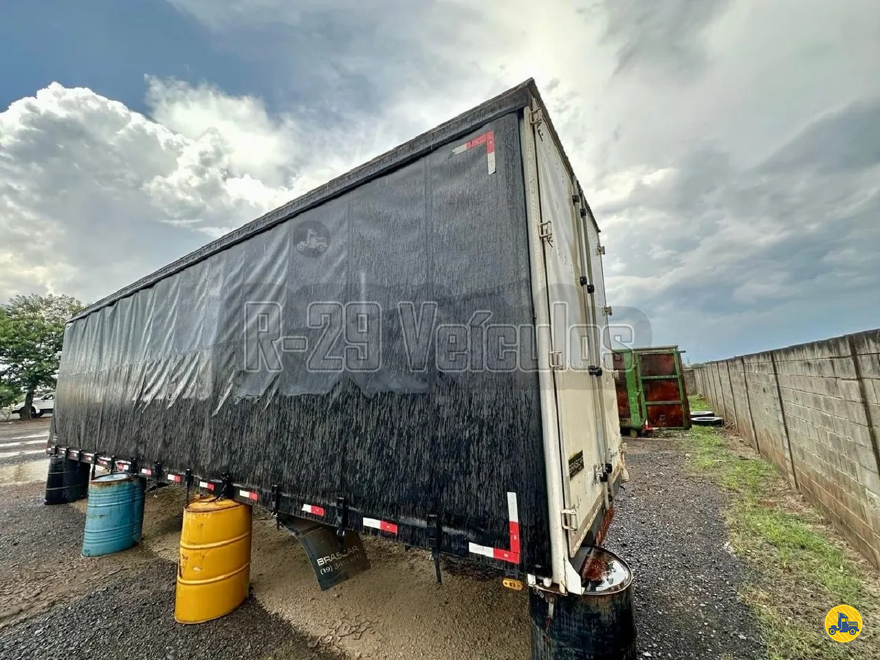CARROCERIA SOBRE CHASSI  TRUCK BAU SIDER R29 Caminhões IRACEMAPOLIS SÃO PAULO SP
